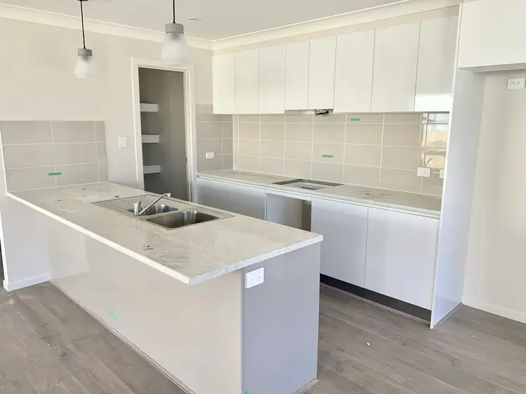 5a Holmes Avenue, Toukley NSW 2263