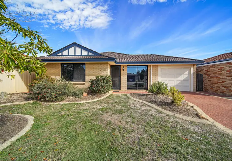 12 Mannix Pass, Queens Park WA 6107