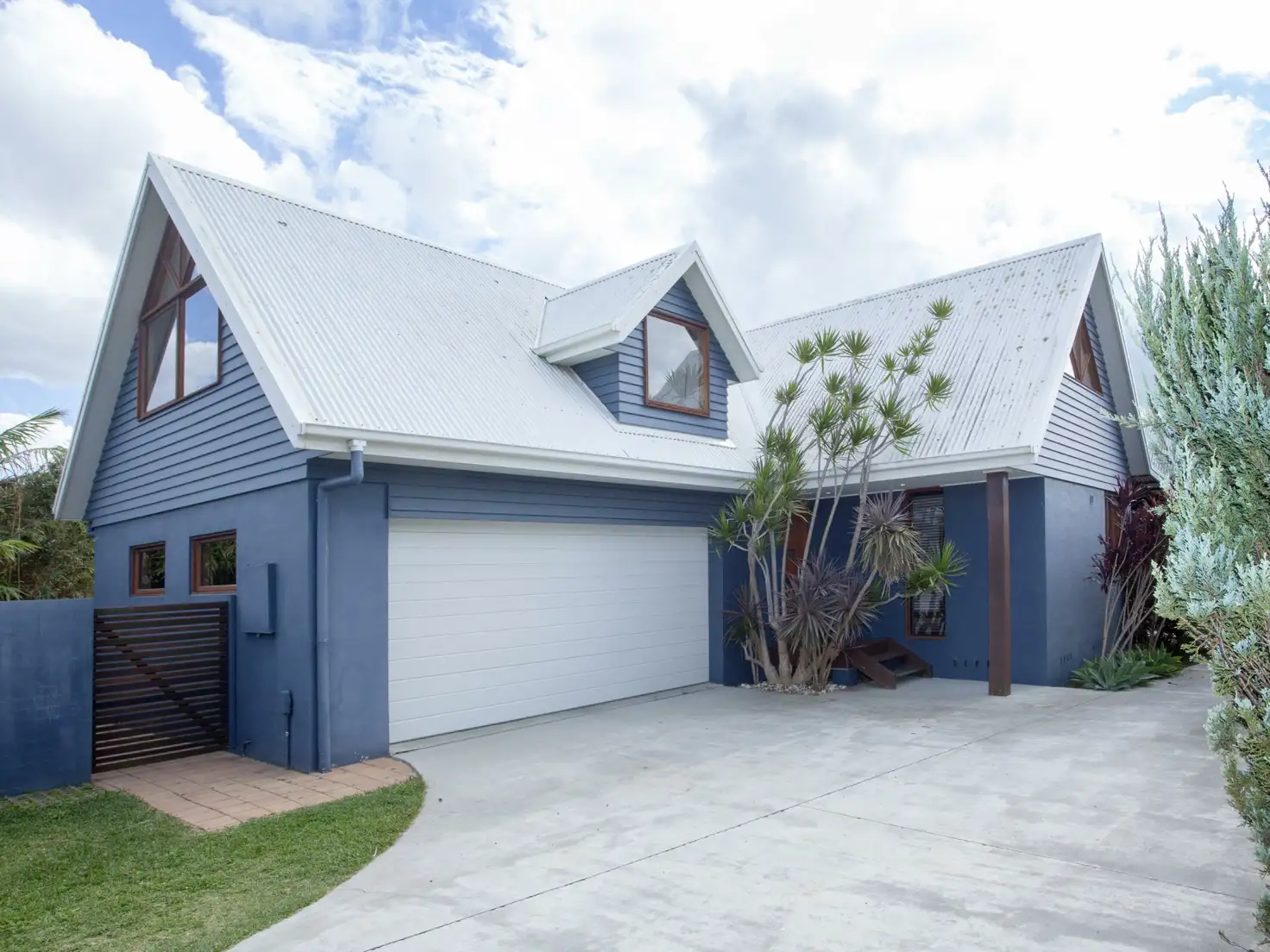 Main view of Homely townhouse listing, 1/5 Flagtail Avenue, Old Bar NSW 2430