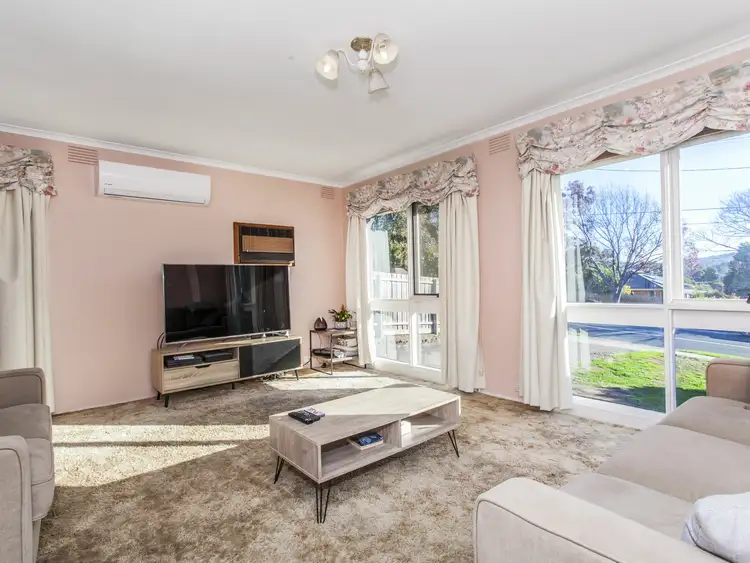 Second view of Homely house listing, 1/122 Manchester Road, Mooroolbark VIC 3138