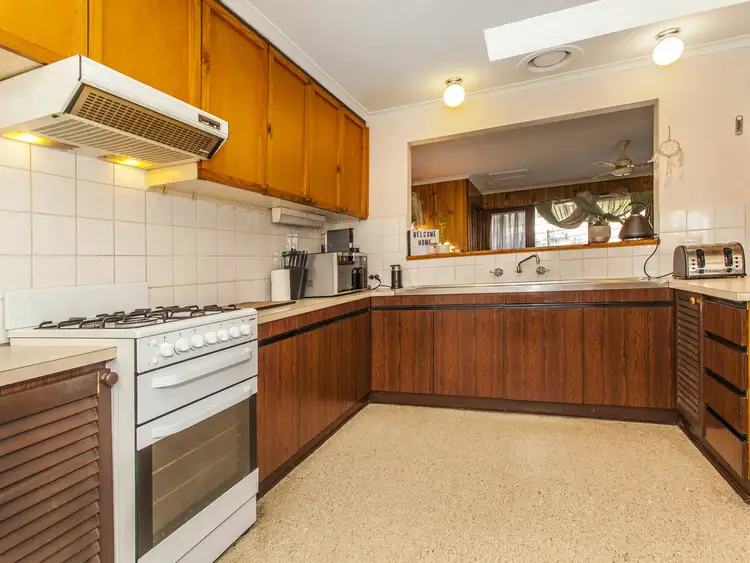 Fifth view of Homely house listing, 1/122 Manchester Road, Mooroolbark VIC 3138