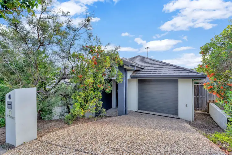 2/1 Chesterton Street, Pacific Pines QLD 4211