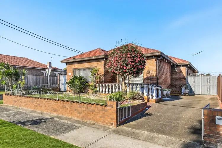16 Robinson Street, Eastlakes NSW 2018
