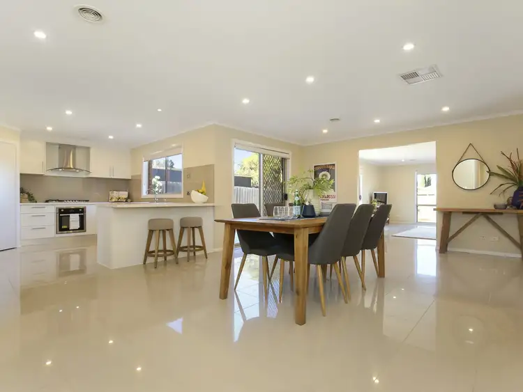 Fourth view of Homely house listing, 4 Luxor Close, South Morang VIC 3752