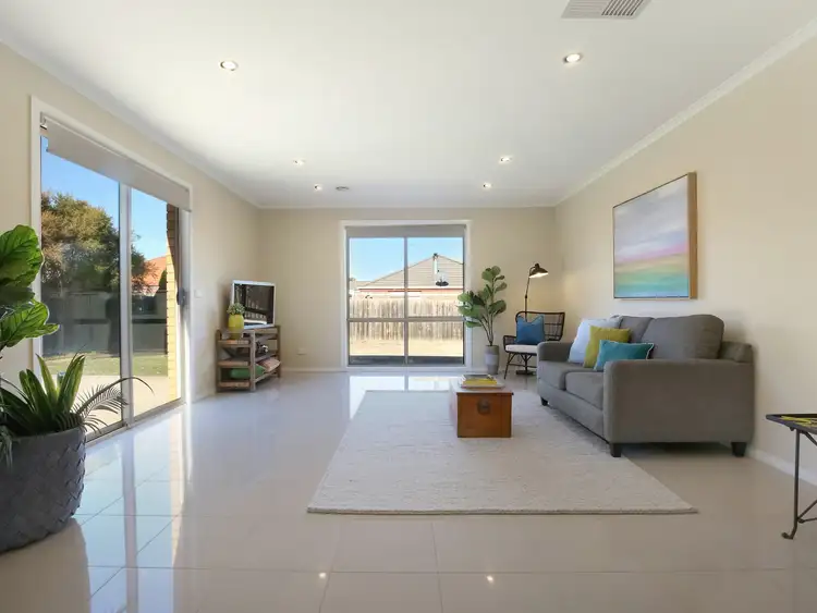 Fifth view of Homely house listing, 4 Luxor Close, South Morang VIC 3752