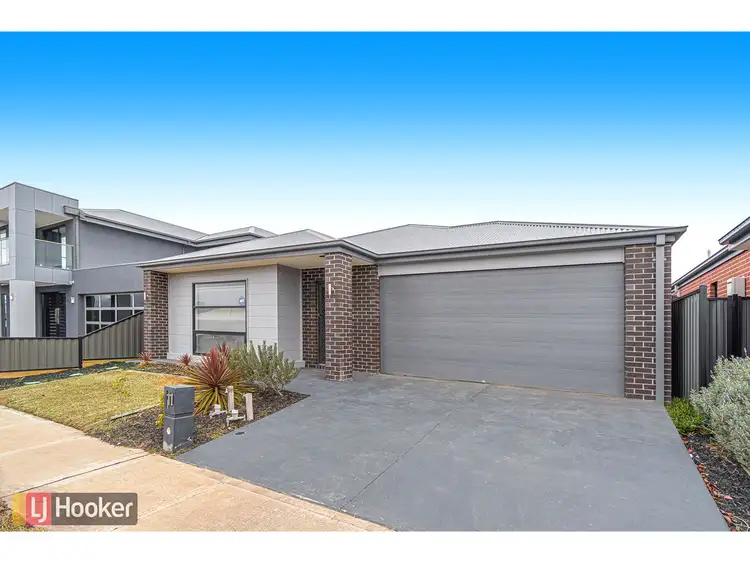 Second view of Homely house listing, 11 Merrica Court, Craigieburn VIC 3064
