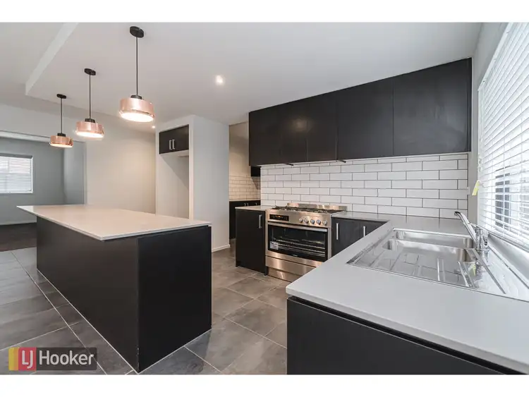 Fifth view of Homely house listing, 11 Merrica Court, Craigieburn VIC 3064
