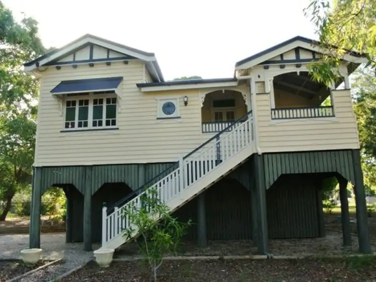 6 Blue Bay, Macleay Island QLD 4184