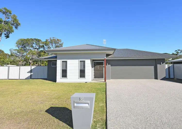 98 Boundary Road, Urangan QLD 4655