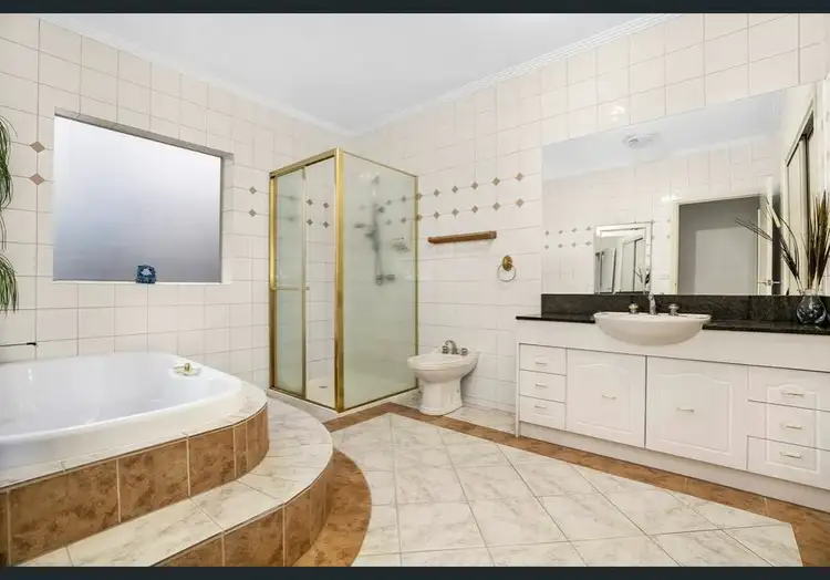 Fifth view of Homely house listing, 15 SKIPTON SQUARE, Endeavour Hills VIC 3802