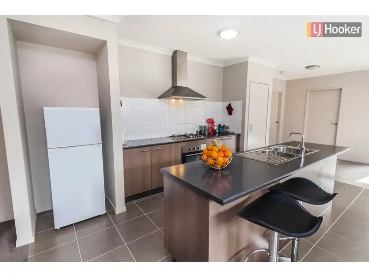 Second view of Homely house listing, 7 Bottlebrush Rd, Craigieburn VIC 3064