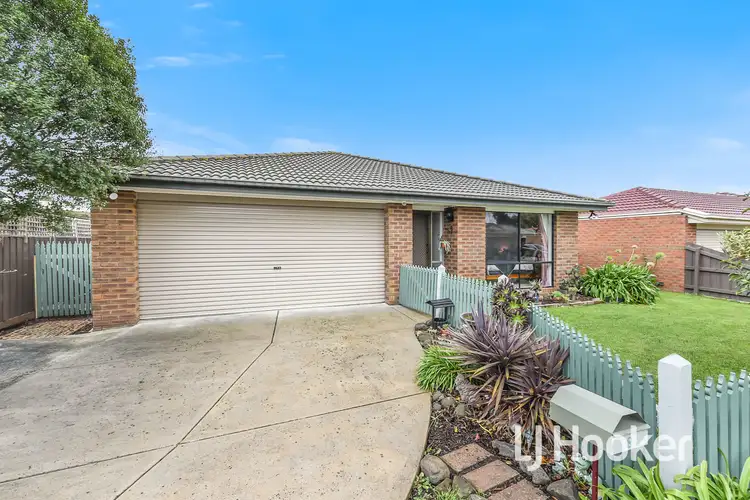 8 Trafalgar Way, Cranbourne East VIC 3977