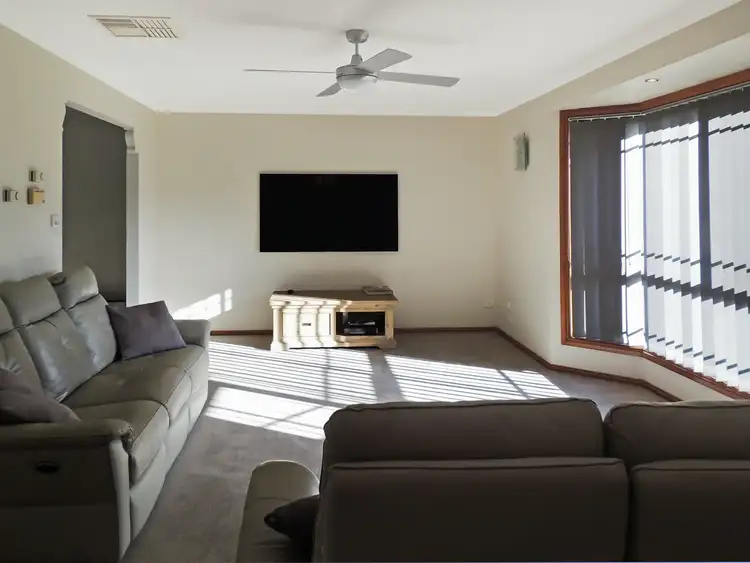 Fifth view of Homely house listing, 17 Parkview Drive, Swan Hill VIC 3585