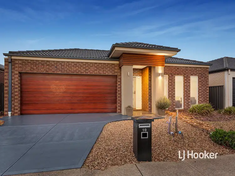 10 Brockwell Crescent, Manor Lakes VIC 3024