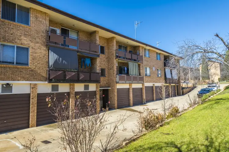 Main view of Homely unit listing, 2/2 Crest Road, Queanbeyan NSW 2620