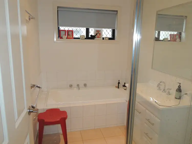 Fifth view of Homely unit listing, 7 Betts Court, Swan Hill VIC 3585
