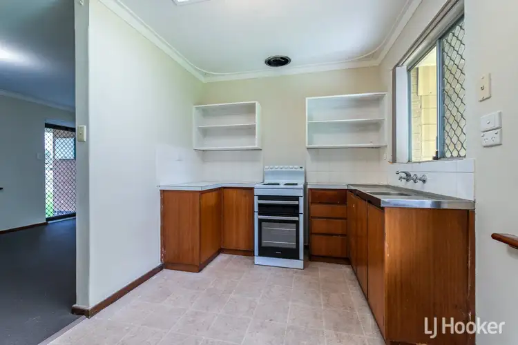 70 Carisbrooke Street, Maddington WA 6109