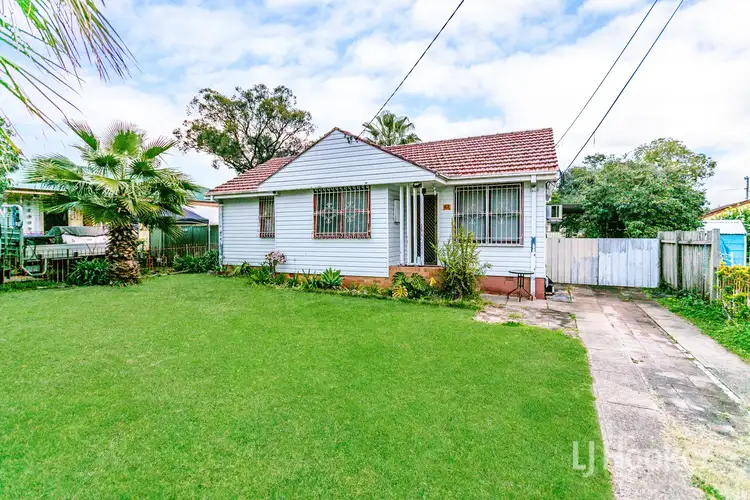22 Aitape Crescent, Whalan NSW 2770