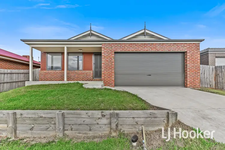 8 Tribuzi Close, Pakenham VIC 3810