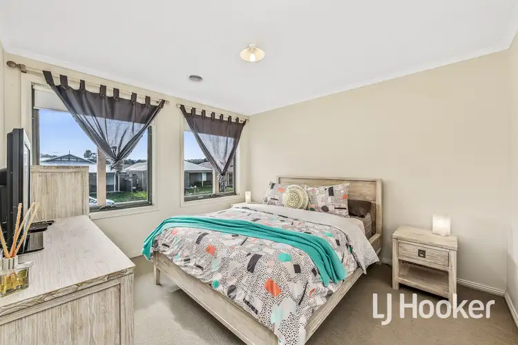 Second view of Homely house listing, 8 Tribuzi Close, Pakenham VIC 3810