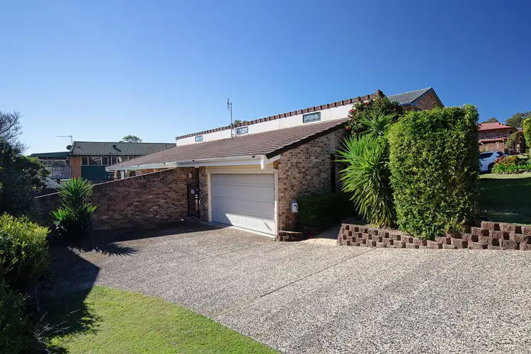 32 Ian Street, Eleebana NSW 2282