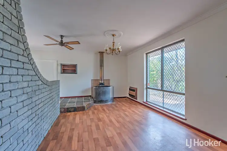 Fifth view of Homely house listing, 2 Delamere Way, Camillo WA 6111