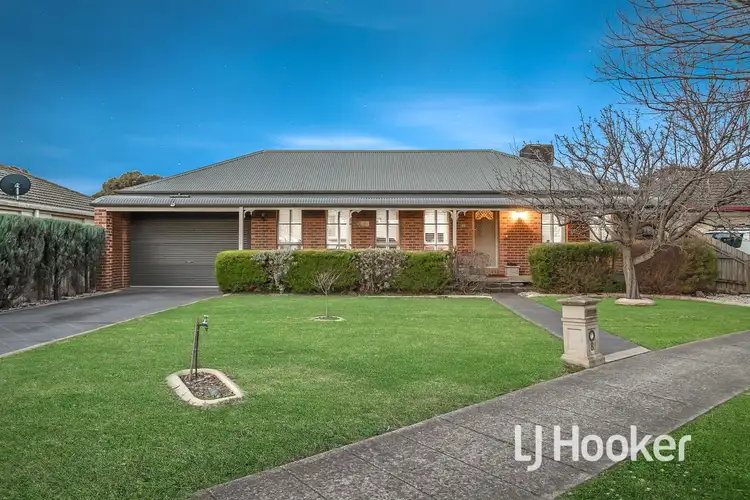 8 Lindsay Crescent, Lynbrook VIC 3975