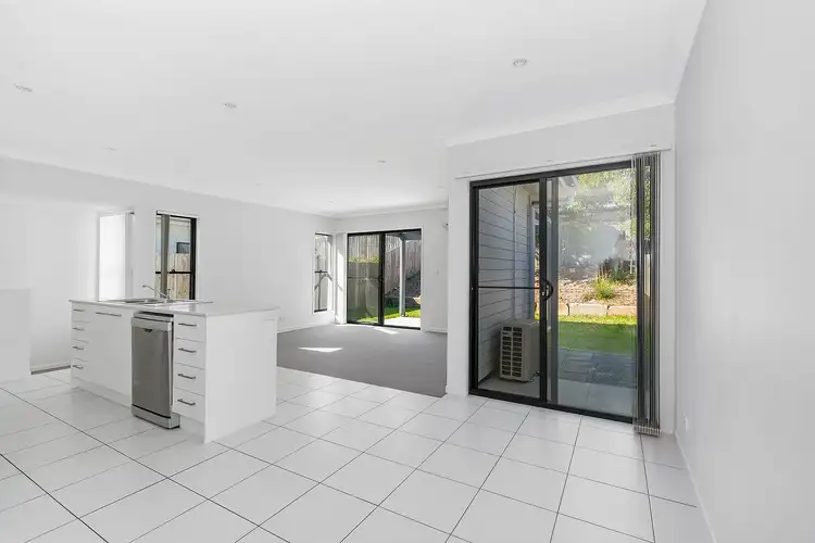 2/13 Chrome Drive, Pimpama QLD 4209