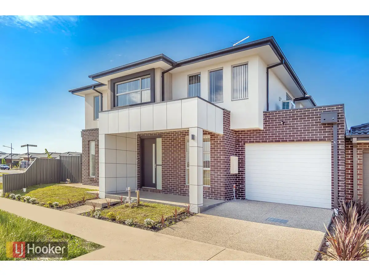 Main view of Homely townhouse listing, 16 Zeal Way, Craigieburn VIC 3064