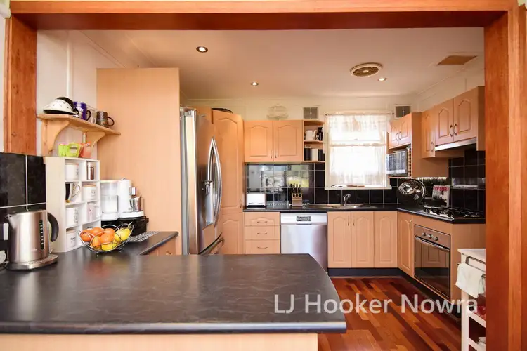 10 Young Avenue, Nowra NSW 2541