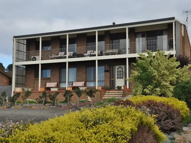 9 Norma Cres, Encounter Bay SA 5211