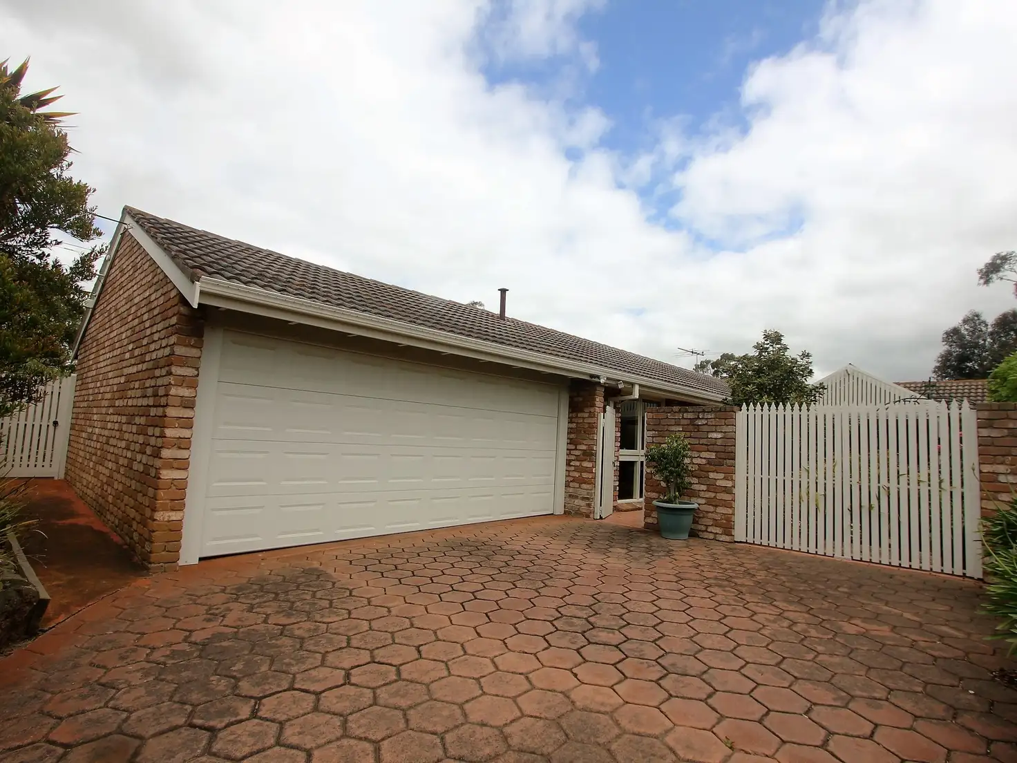 Main view of Homely house listing, 10 Chatswood Avenue, Langwarrin VIC 3910