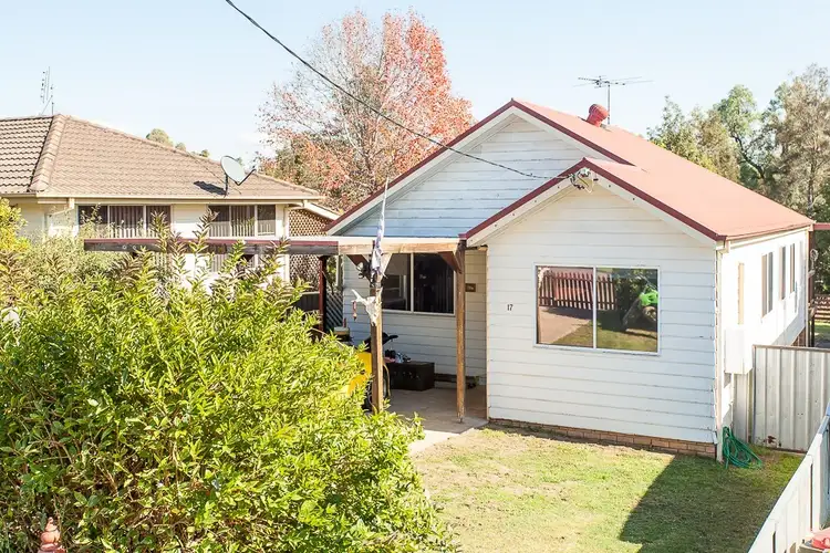 17 Elizabeth Street, Abermain NSW 2326