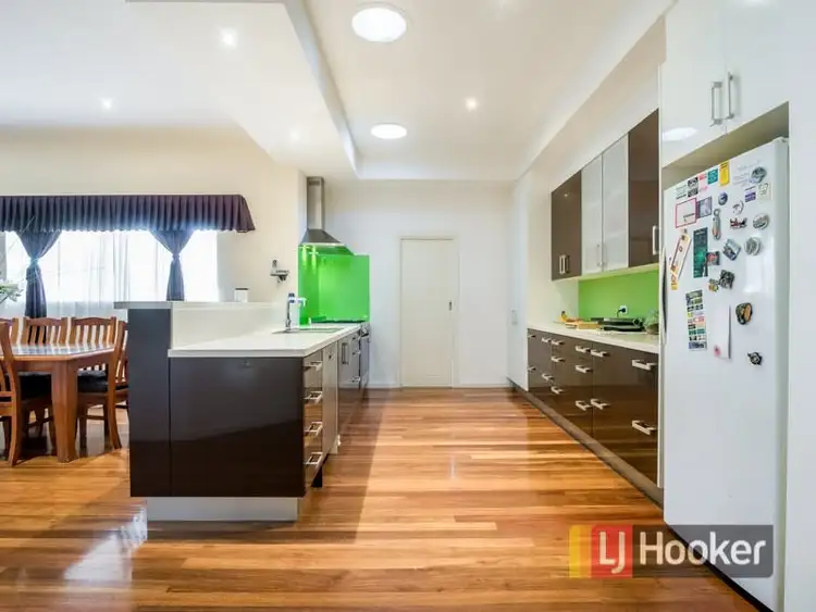 Fifth view of Homely house listing, 2 Loren Court, Endeavour Hills VIC 3802