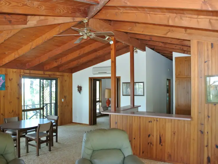 25 Blue Bay Crescent, Macleay Island QLD 4184