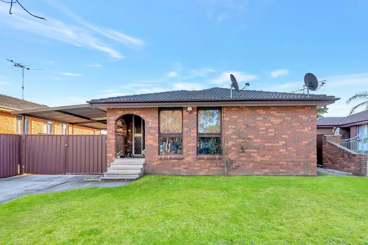 7 Stromlo Street, Bossley Park NSW 2176