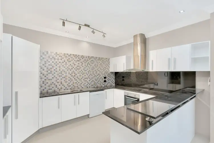2/372 Pine Ridge Road, Coombabah QLD 4216