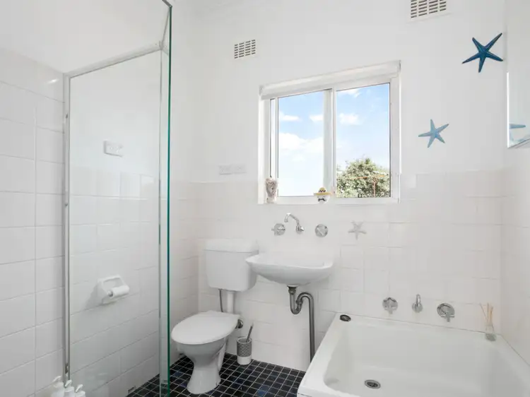 Fourth view of Homely apartment listing, 11/37 Seabeach Avenue, Mona Vale NSW 2103
