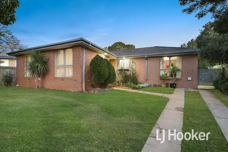 32 Mahon Crescent, Narre Warren VIC 3805