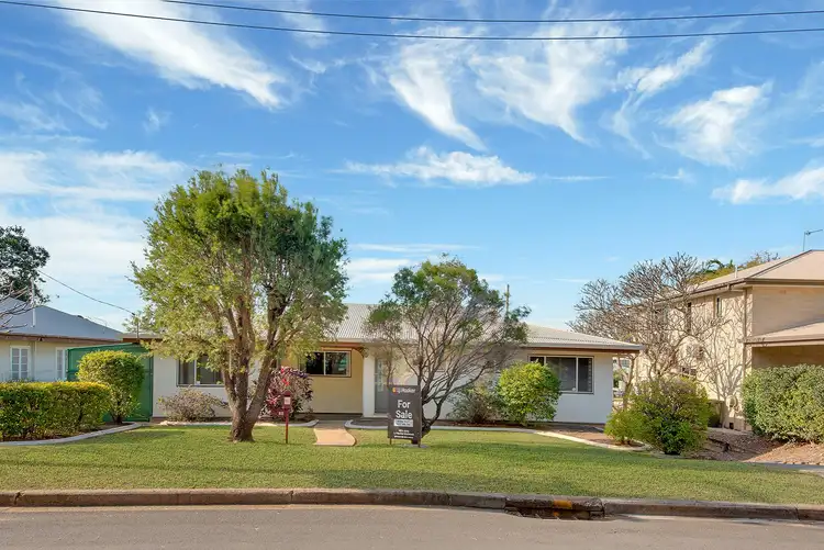 14 Hill Crescent, West Gladstone QLD 4680