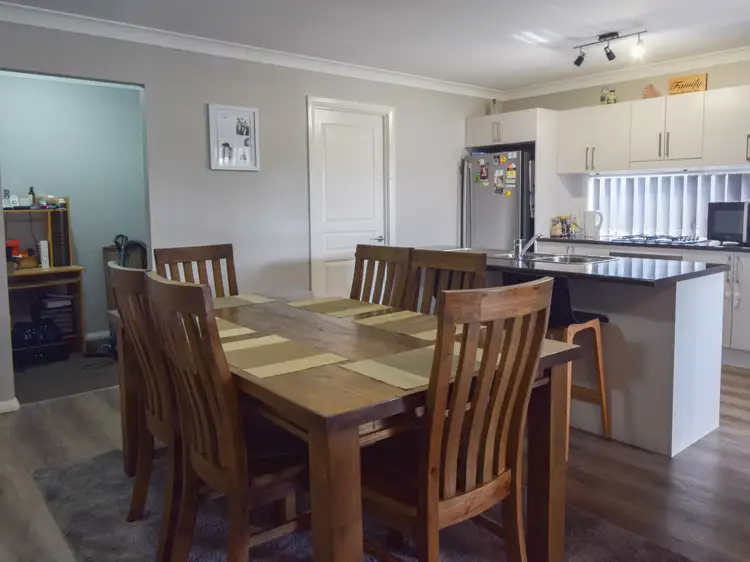 15 Molloy Place, Young NSW 2594