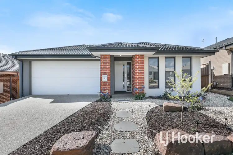 11 Sark Street, Clyde North VIC 3978