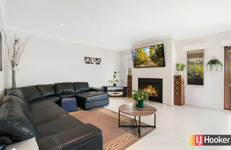 Fifth view of Homely house listing, 16 Carmelo Court, Hidden Valley VIC 3756
