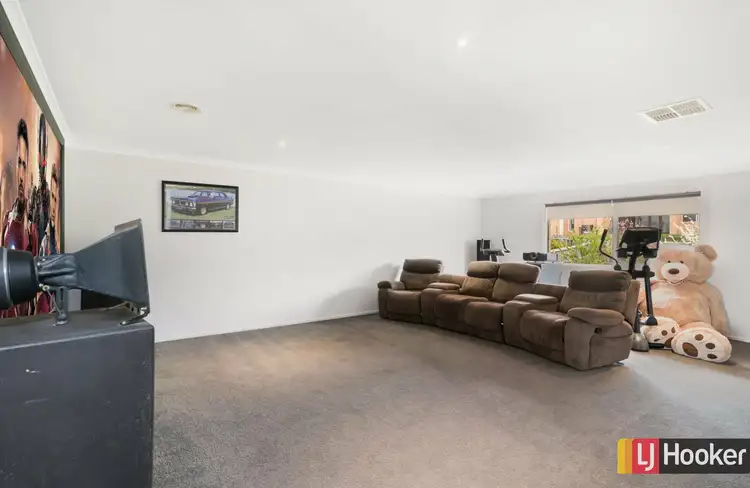 Sixth view of Homely house listing, 16 Carmelo Court, Hidden Valley VIC 3756
