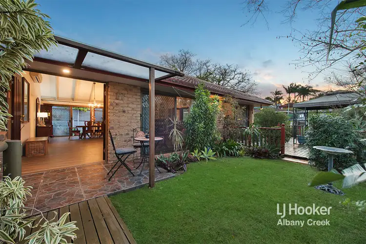 17 Jason Terrace, Eatons Hill QLD 4037