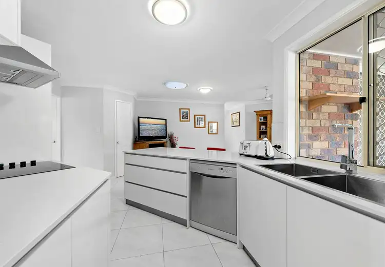 Seventh view of Homely house listing, 2 Oakblue Crescent, Kallangur QLD 4503