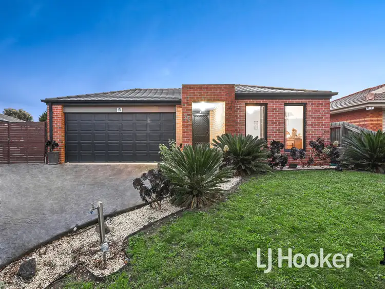 75 Phoenix Avenue, Cranbourne VIC 3977