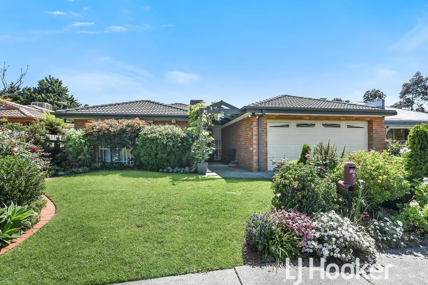 Main view of Homely house listing, 5 Hamilton Drive, Cranbourne North VIC 3977