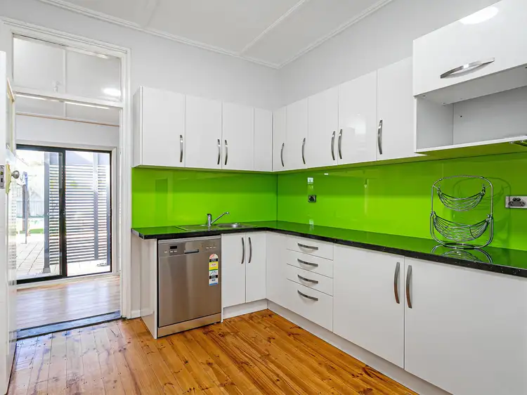 16 Sinclair Square, Pennington SA 5013