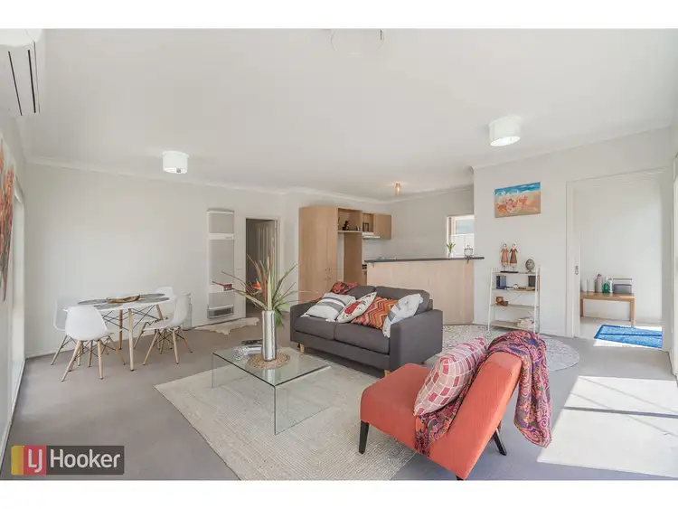 Second view of Homely house listing, 8 Tuscorora Green, Craigieburn VIC 3064